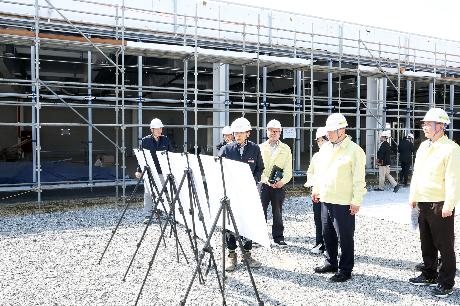 주요 현안 현장점검 (운정 로컬푸드 직매장 건설현장, 운정호수공원 수질개선 현장) (2026. 04. 15)_1