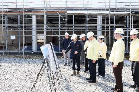 주요 현안 현장점검 (운정 로컬푸드 직매장 건설현장, 운정호수공원 수질개선 현장) (2026. 04. 15)_3