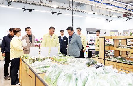 주요 현안 현장점검 (문산 로컬푸드 매장, 농자재 점검) (2026. 04. 15)_